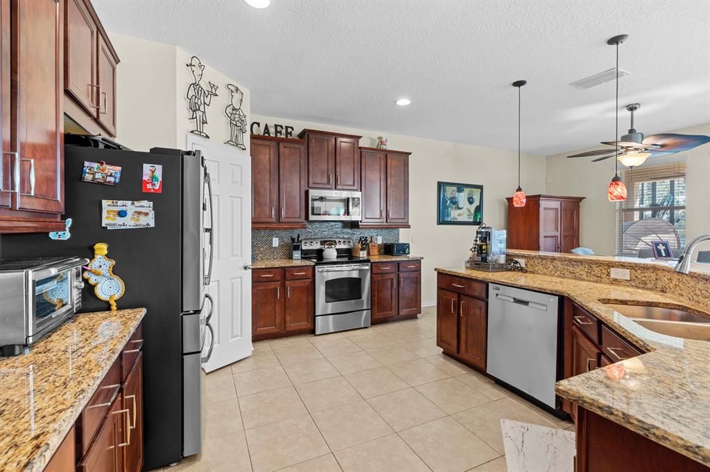 For Sale: $579,900 (5 beds, 3 baths, 3260 Square Feet)