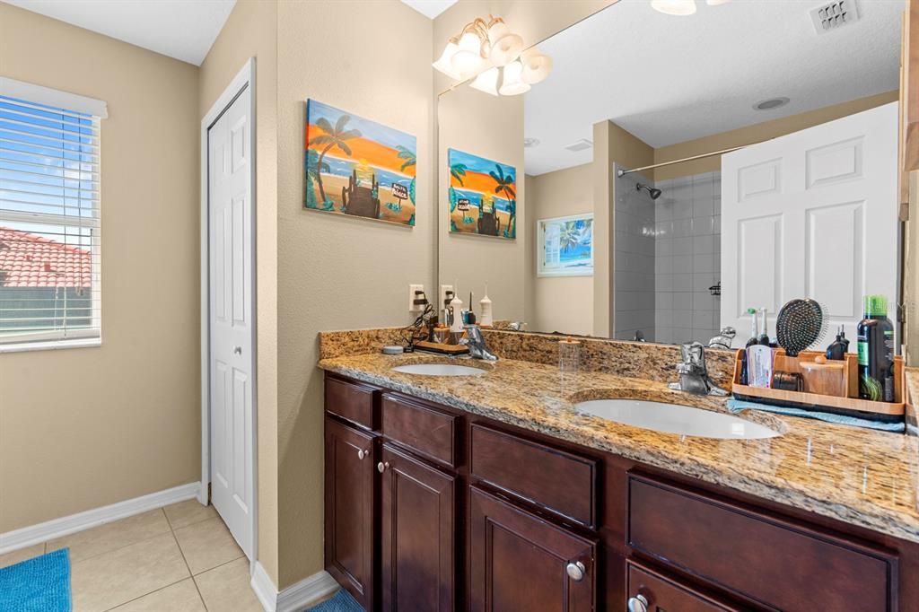 For Sale: $579,900 (5 beds, 3 baths, 3260 Square Feet)