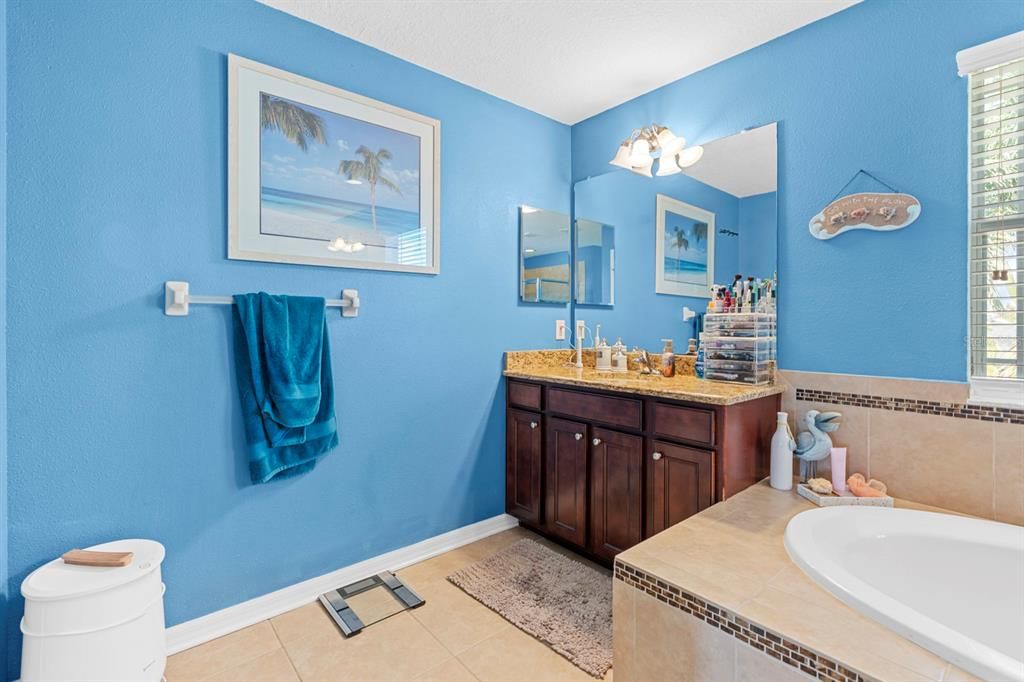 For Sale: $579,900 (5 beds, 3 baths, 3260 Square Feet)