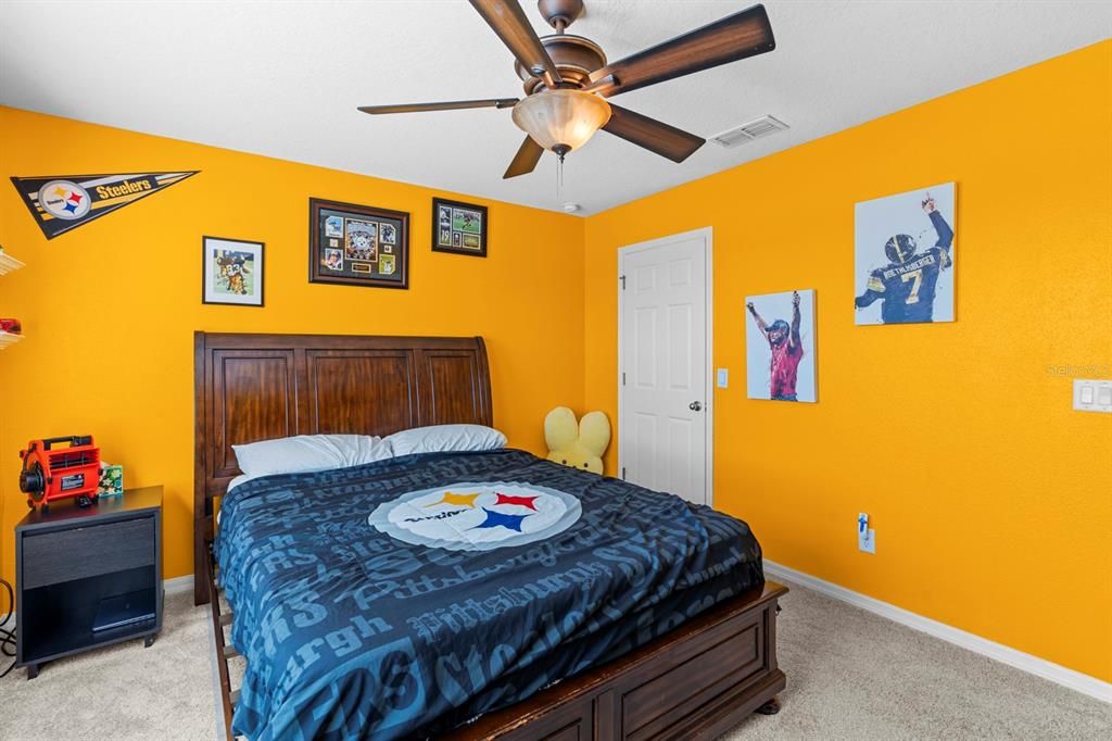 For Sale: $579,900 (5 beds, 3 baths, 3260 Square Feet)