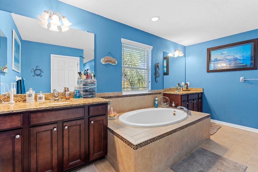 For Sale: $579,900 (5 beds, 3 baths, 3260 Square Feet)