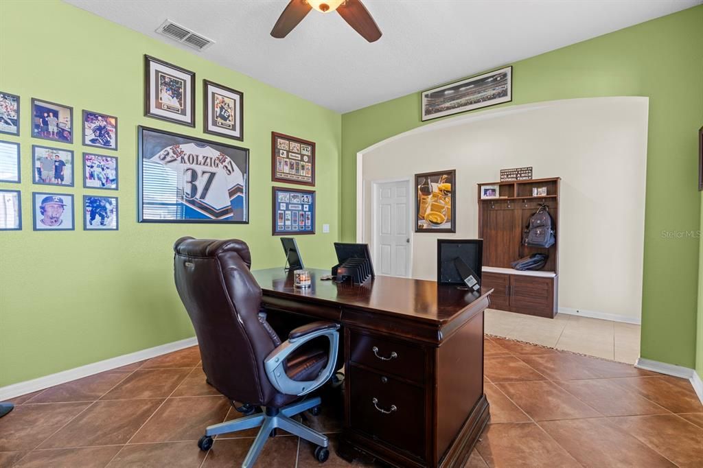 For Sale: $579,900 (5 beds, 3 baths, 3260 Square Feet)