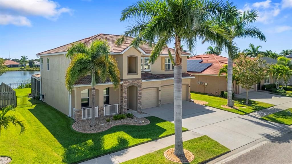 For Sale: $579,900 (5 beds, 3 baths, 3260 Square Feet)