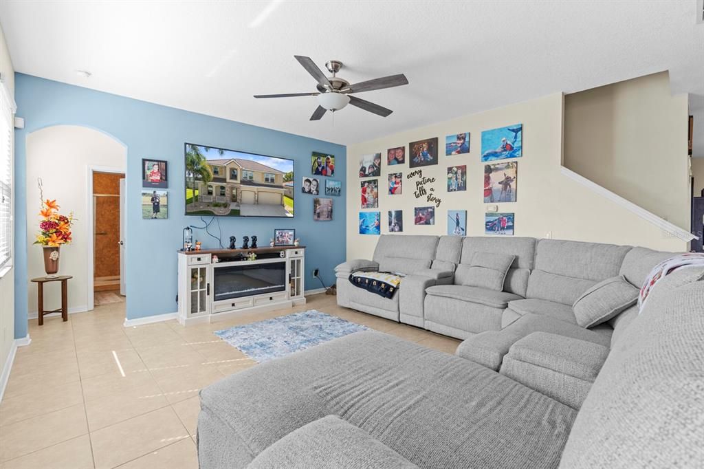 For Sale: $579,900 (5 beds, 3 baths, 3260 Square Feet)