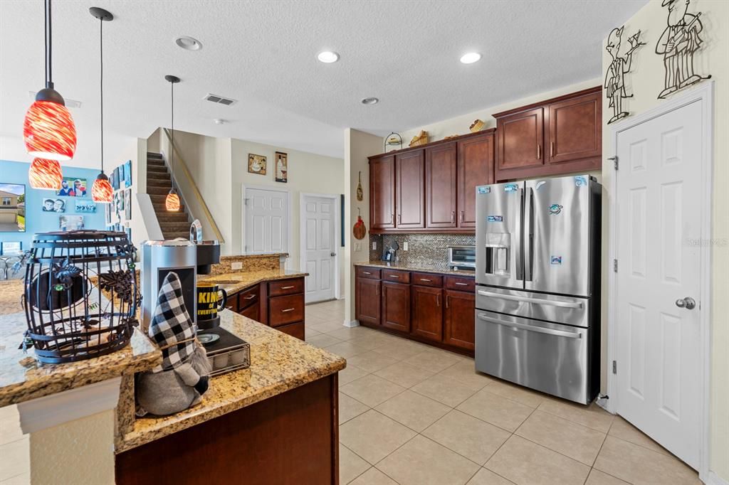 For Sale: $579,900 (5 beds, 3 baths, 3260 Square Feet)