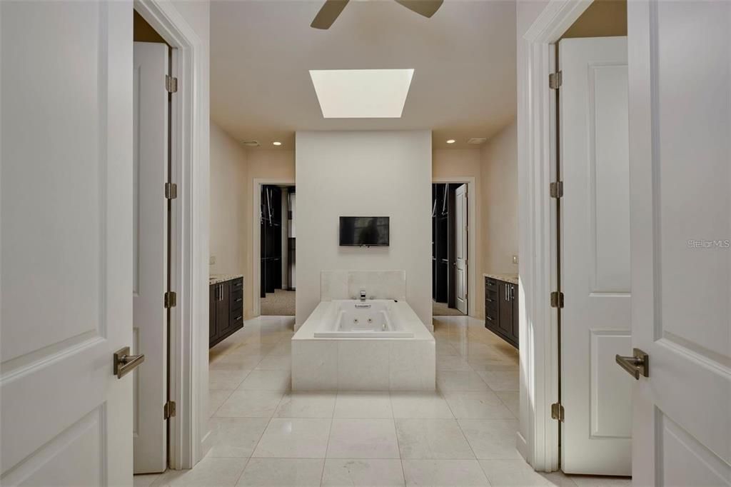 For Rent: $6,800 (6 beds, 5 baths, 5628 Square Feet)