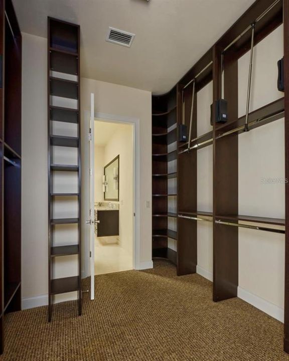 For Rent: $6,800 (6 beds, 5 baths, 5628 Square Feet)