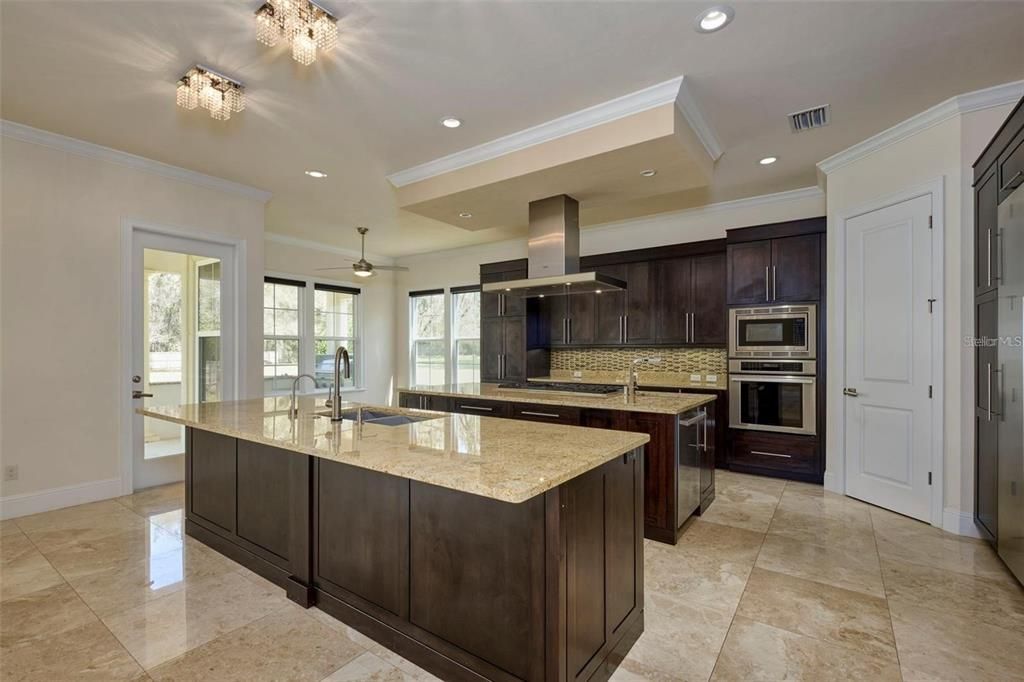 For Rent: $6,800 (6 beds, 5 baths, 5628 Square Feet)