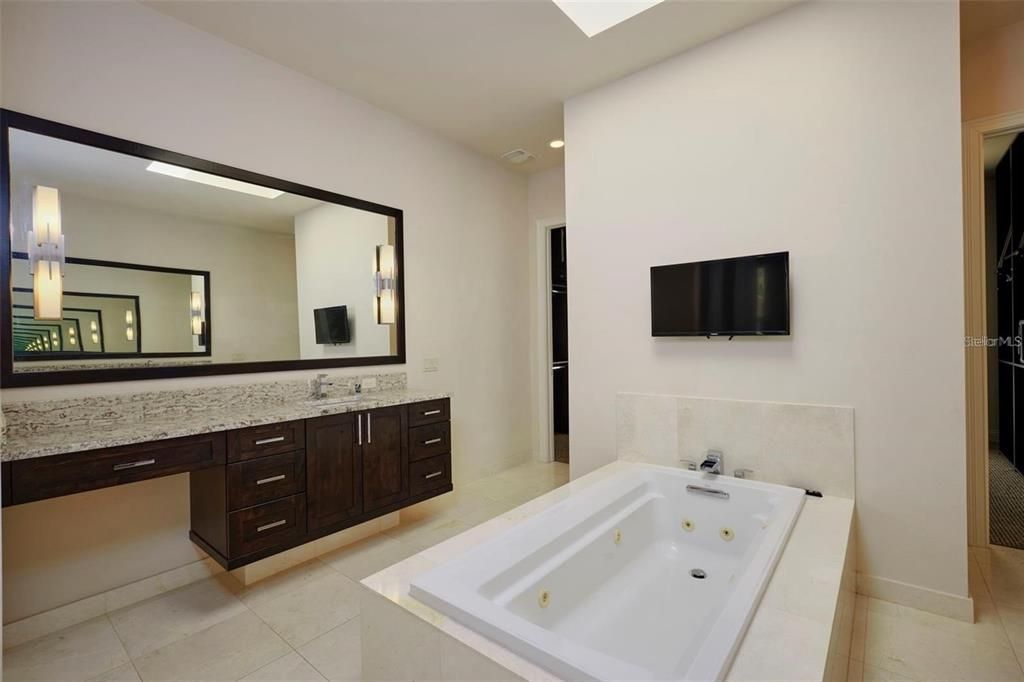 For Rent: $6,800 (6 beds, 5 baths, 5628 Square Feet)