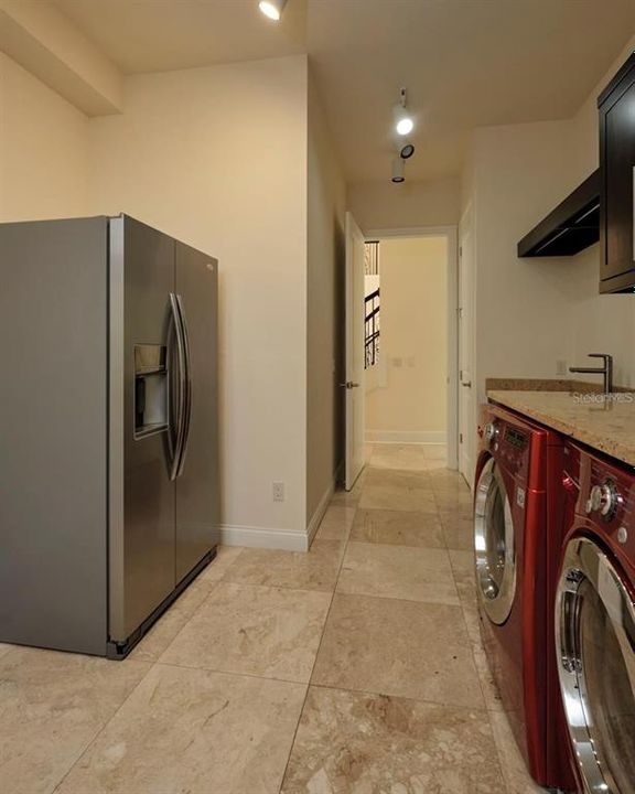 For Rent: $6,800 (6 beds, 5 baths, 5628 Square Feet)