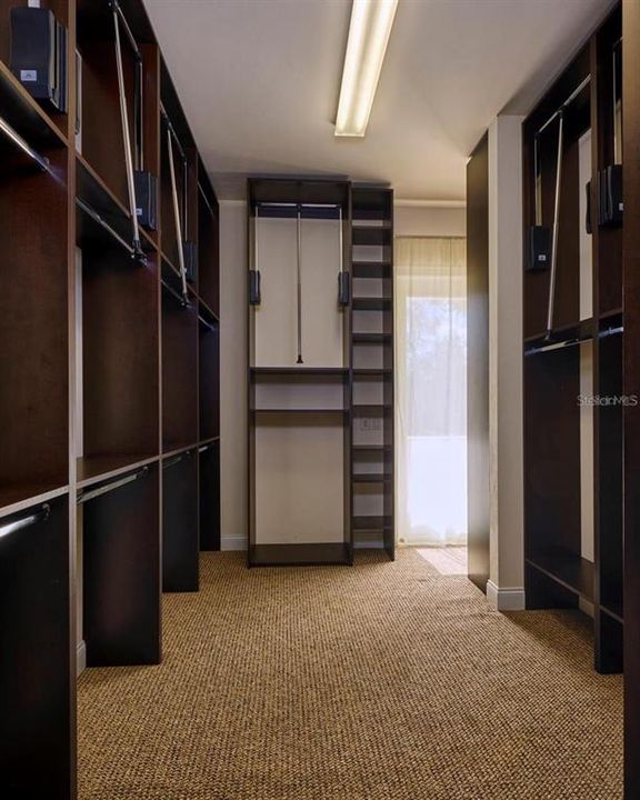 For Rent: $6,800 (6 beds, 5 baths, 5628 Square Feet)