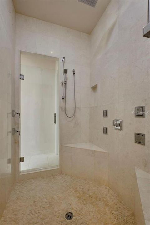 For Rent: $6,800 (6 beds, 5 baths, 5628 Square Feet)