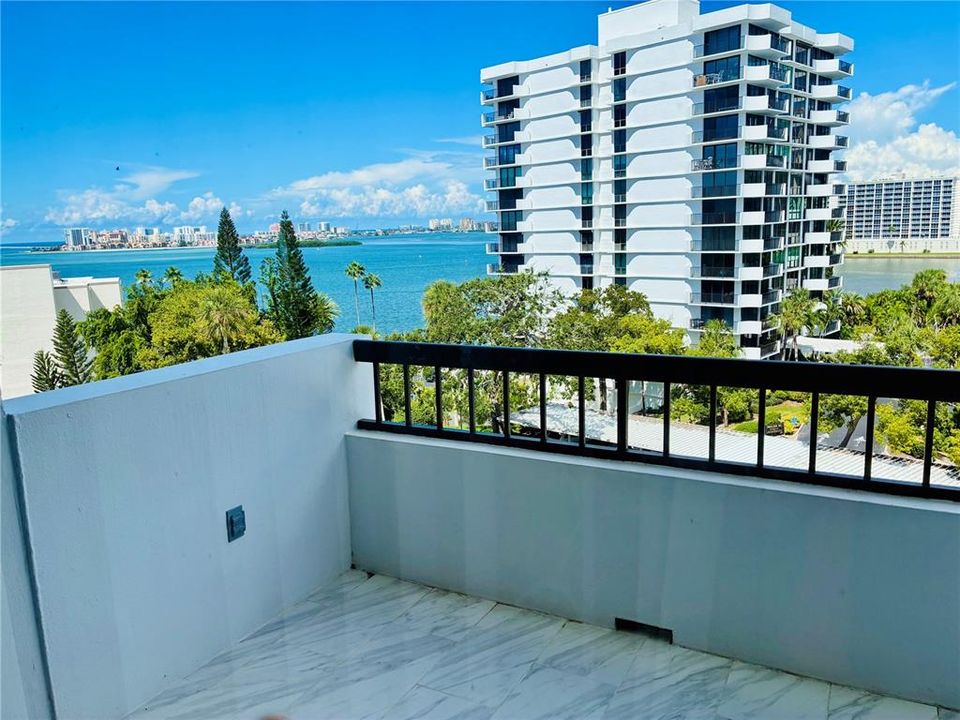 合同活跃: $2,400 (2 贝兹, 2 浴室, 1290 平方英尺)