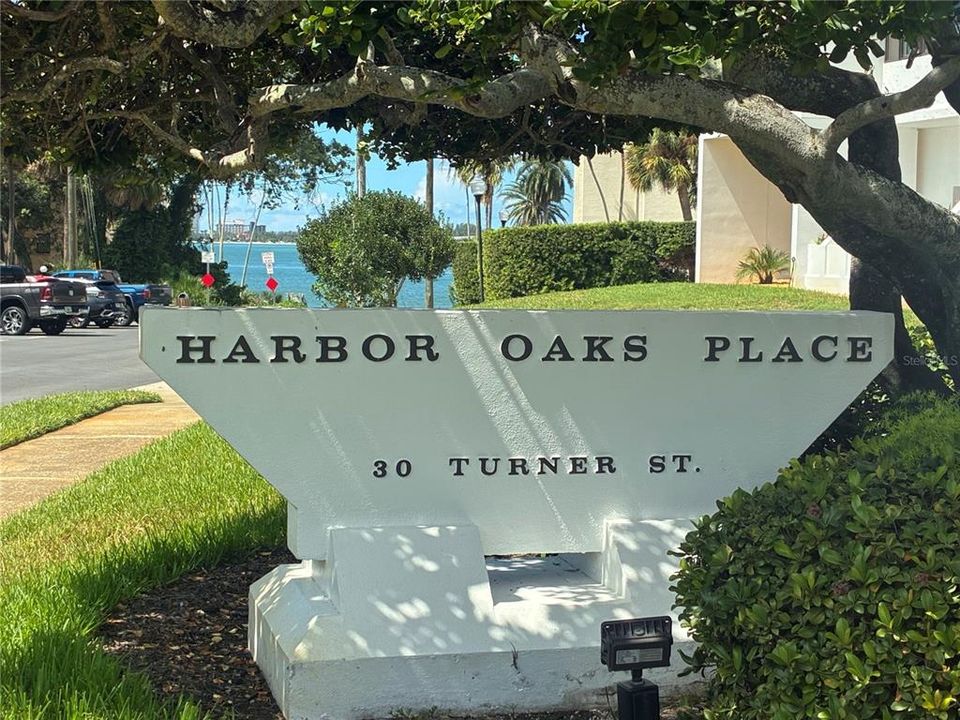 合同活跃: $2,400 (2 贝兹, 2 浴室, 1290 平方英尺)