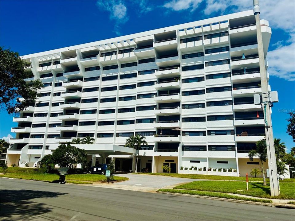 合同活跃: $2,400 (2 贝兹, 2 浴室, 1290 平方英尺)