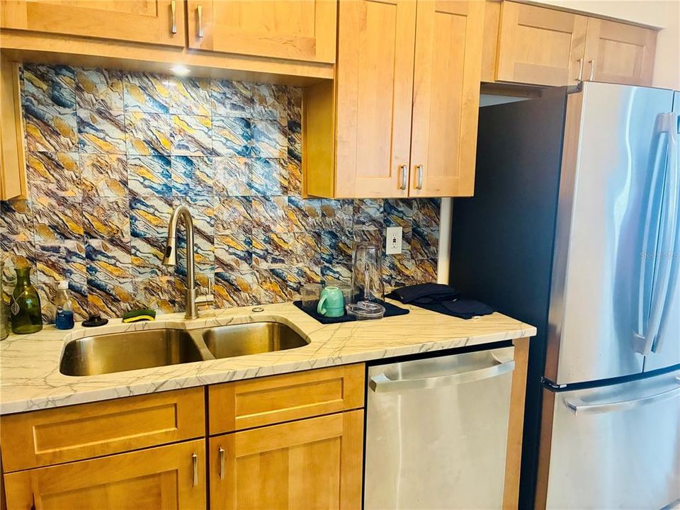 合同活跃: $2,400 (2 贝兹, 2 浴室, 1290 平方英尺)