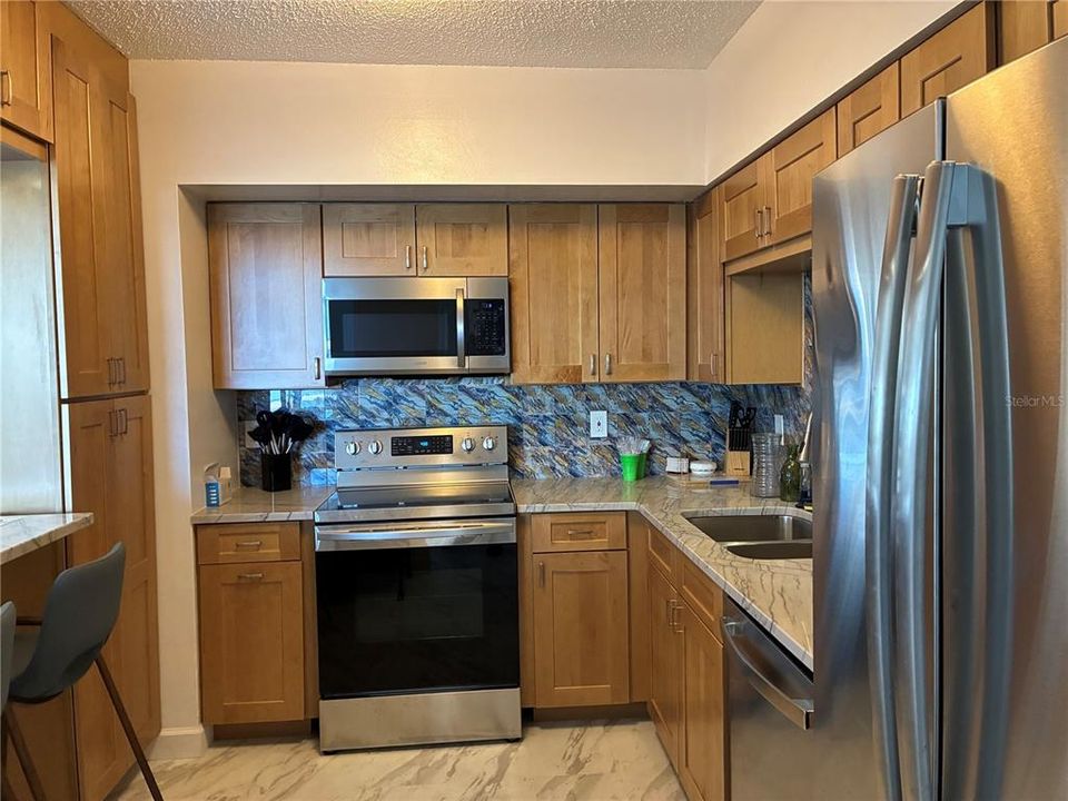 合同活跃: $2,400 (2 贝兹, 2 浴室, 1290 平方英尺)