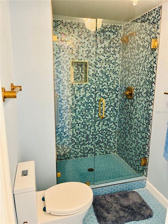 合同活跃: $2,400 (2 贝兹, 2 浴室, 1290 平方英尺)