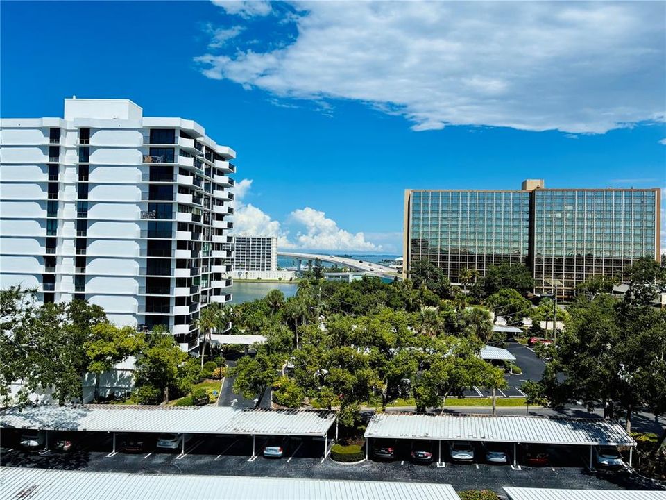 合同活跃: $2,400 (2 贝兹, 2 浴室, 1290 平方英尺)