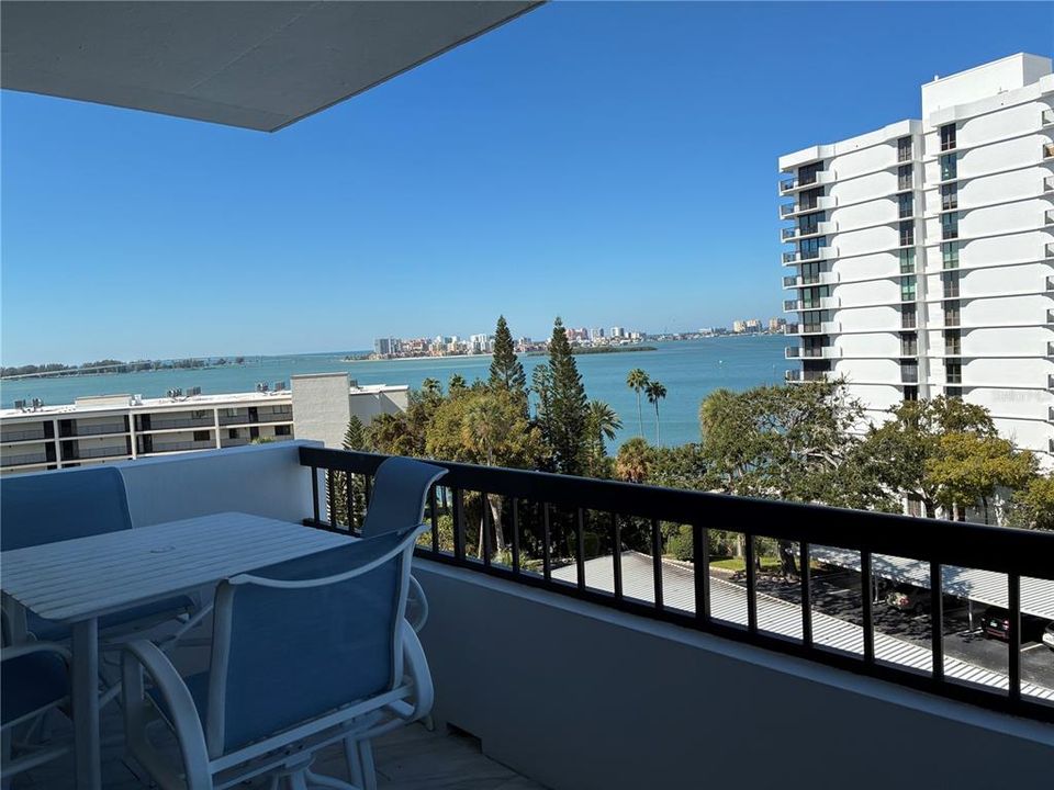 合同活跃: $2,400 (2 贝兹, 2 浴室, 1290 平方英尺)