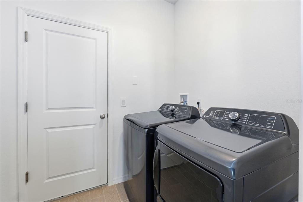 For Sale: $479,900 (4 beds, 2 baths, 2226 Square Feet)