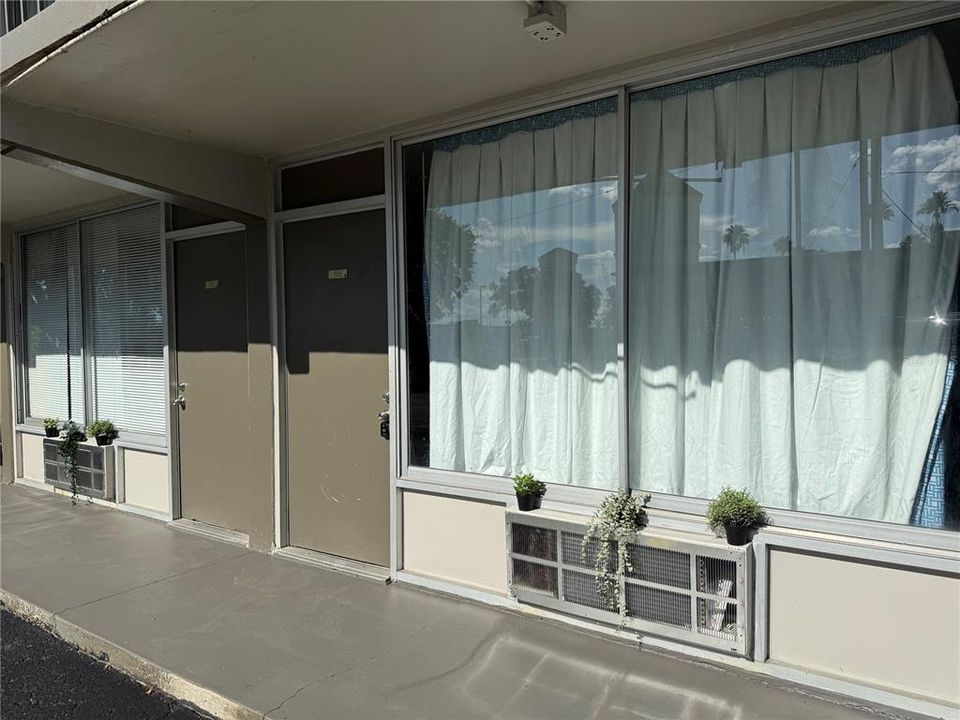 For Rent: $795 (0 beds, 1 baths, 350 Square Feet)