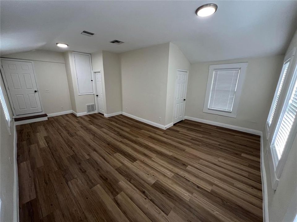 For Sale: $450,000 (3 beds, 2 baths, 1987 Square Feet)