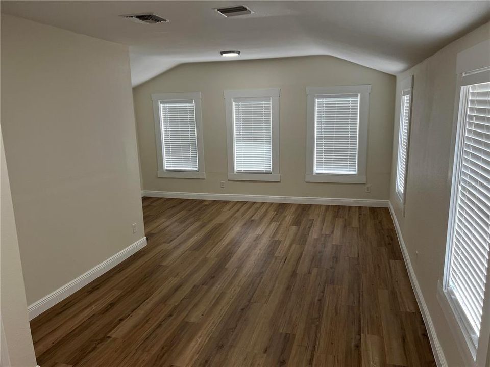 For Sale: $450,000 (3 beds, 2 baths, 1987 Square Feet)