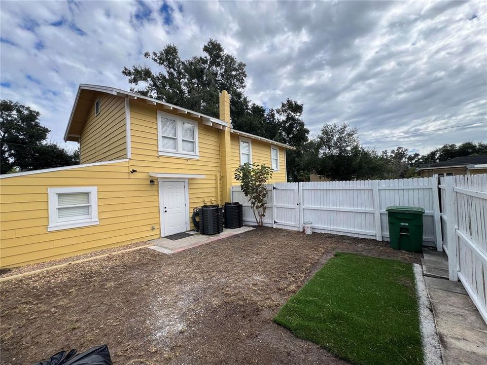 For Sale: $450,000 (3 beds, 2 baths, 1987 Square Feet)