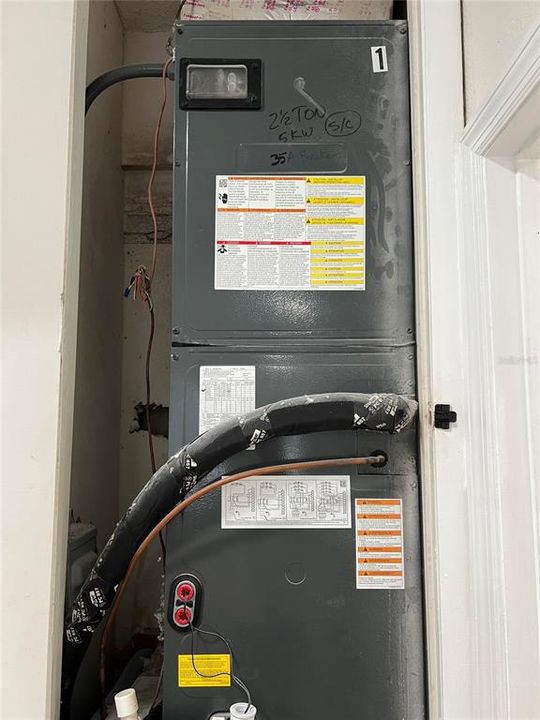 For Sale: $450,000 (3 beds, 2 baths, 1987 Square Feet)