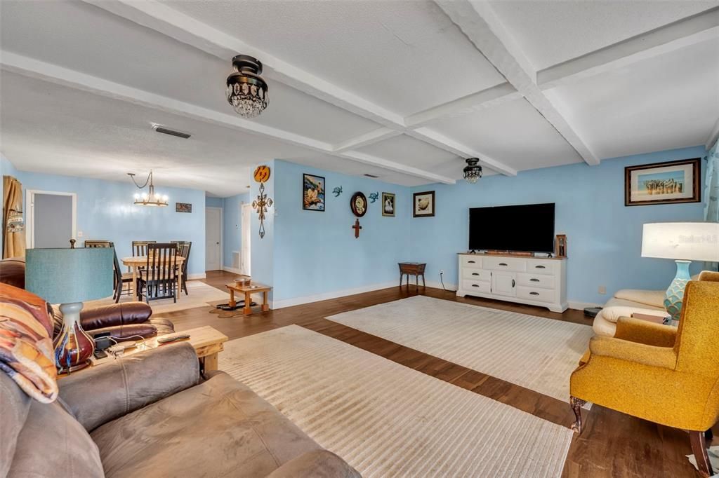 For Sale: $269,000 (3 beds, 2 baths, 1512 Square Feet)