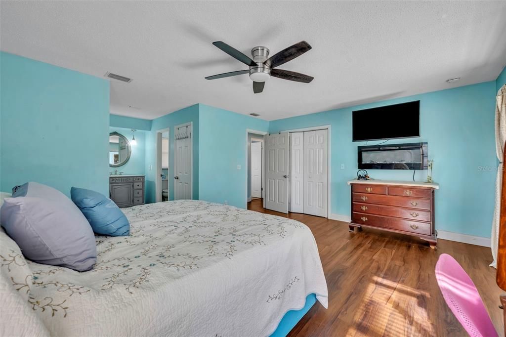 For Sale: $269,000 (3 beds, 2 baths, 1512 Square Feet)