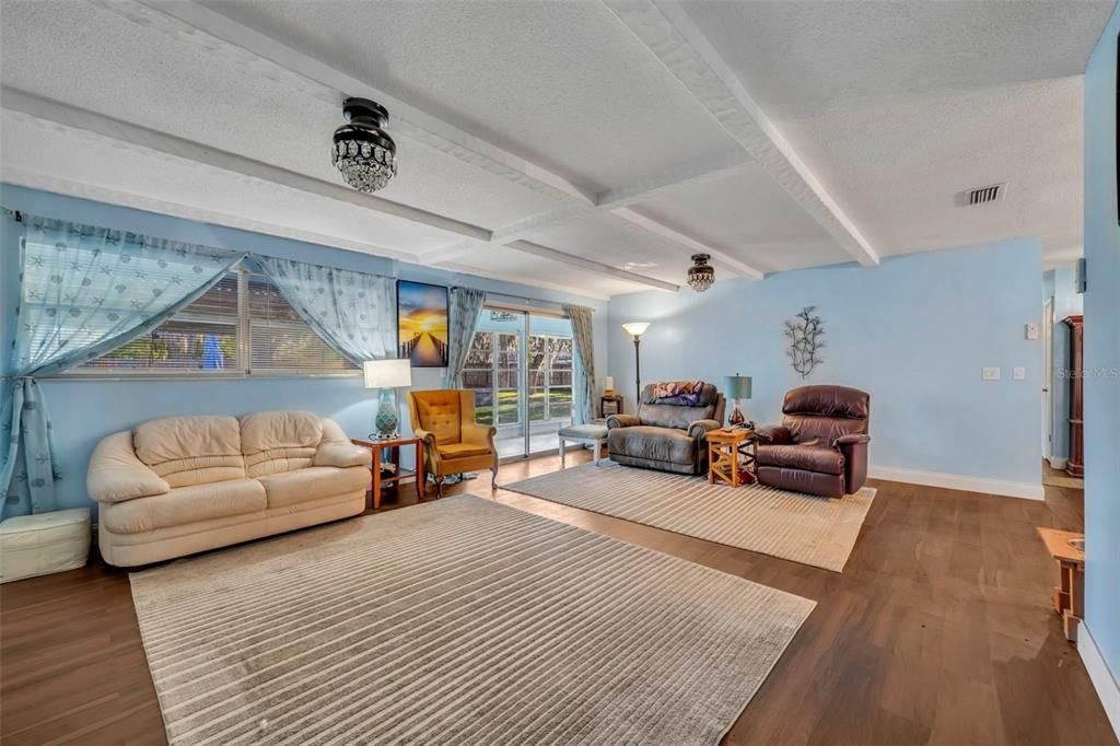 For Sale: $269,000 (3 beds, 2 baths, 1512 Square Feet)