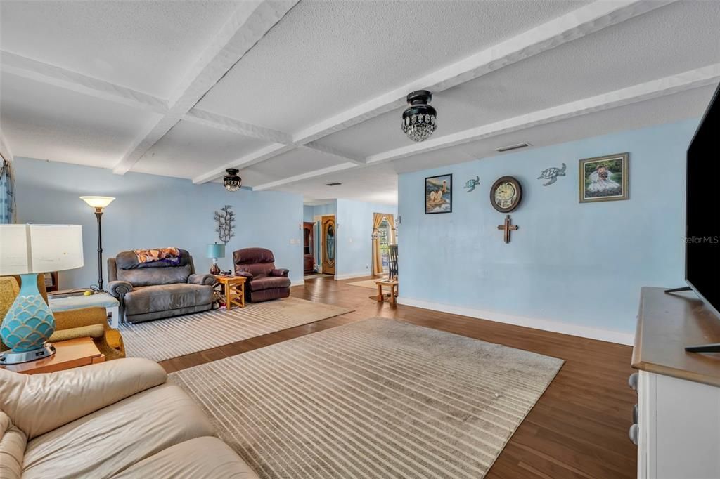 For Sale: $269,000 (3 beds, 2 baths, 1512 Square Feet)