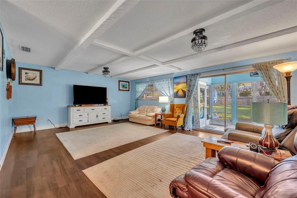 For Sale: $269,000 (3 beds, 2 baths, 1512 Square Feet)