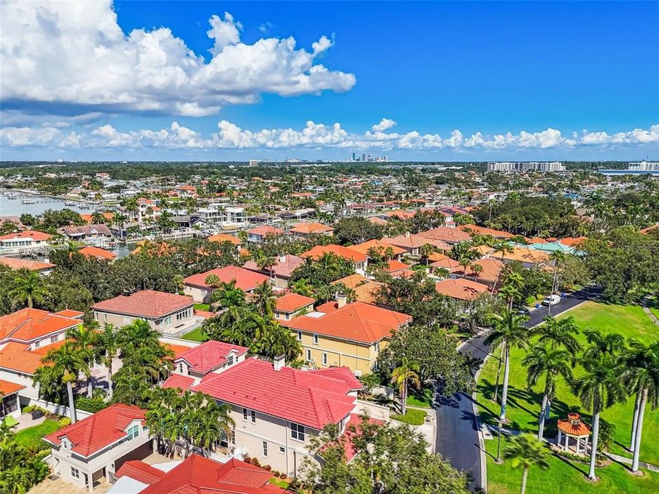 En Venta: $2,299,000 (3 camas, 3 baños, 4950 Pies cuadrados)