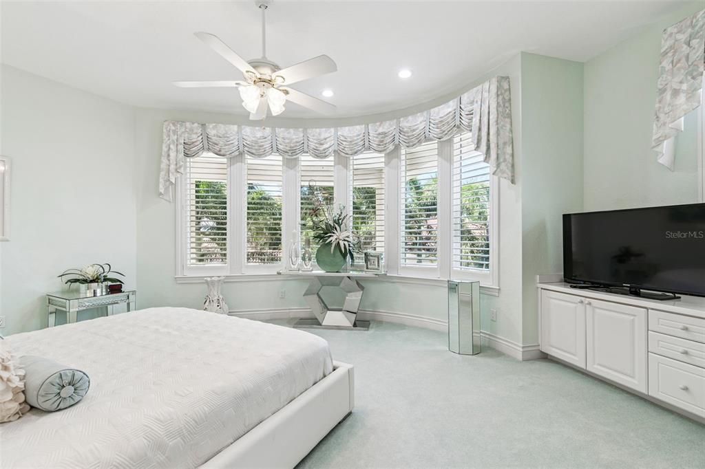 En Venta: $2,299,000 (3 camas, 3 baños, 4950 Pies cuadrados)