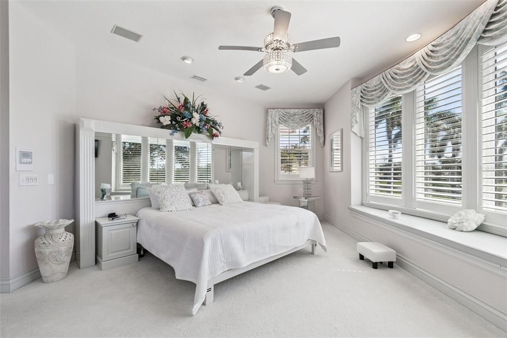 En Venta: $2,299,000 (3 camas, 3 baños, 4950 Pies cuadrados)