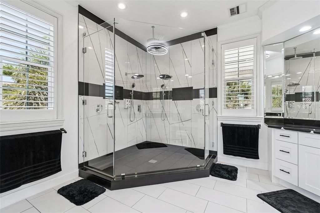 En Venta: $2,299,000 (3 camas, 3 baños, 4950 Pies cuadrados)