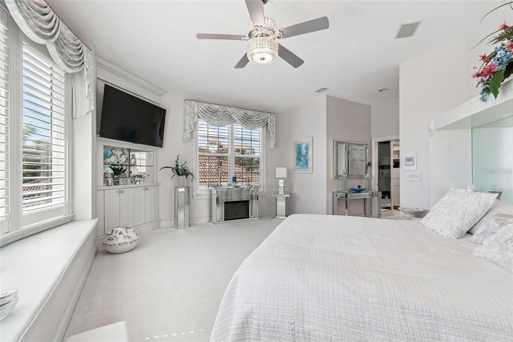 En Venta: $2,299,000 (3 camas, 3 baños, 4950 Pies cuadrados)