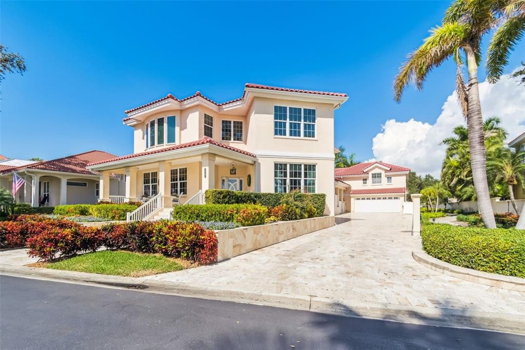 En Venta: $2,299,000 (3 camas, 3 baños, 4950 Pies cuadrados)