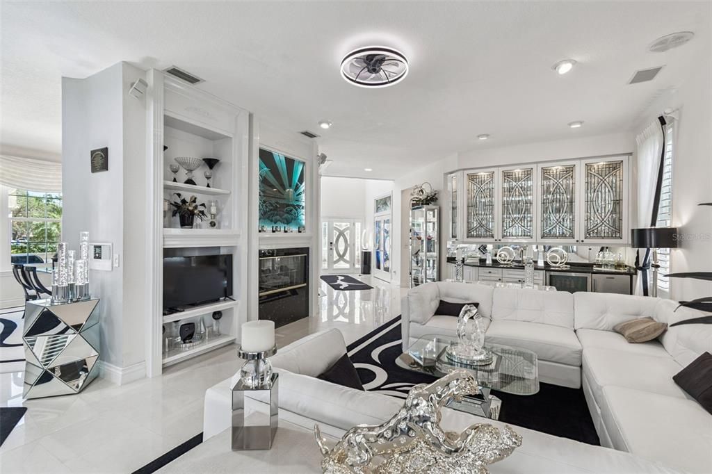 En Venta: $2,299,000 (3 camas, 3 baños, 4950 Pies cuadrados)