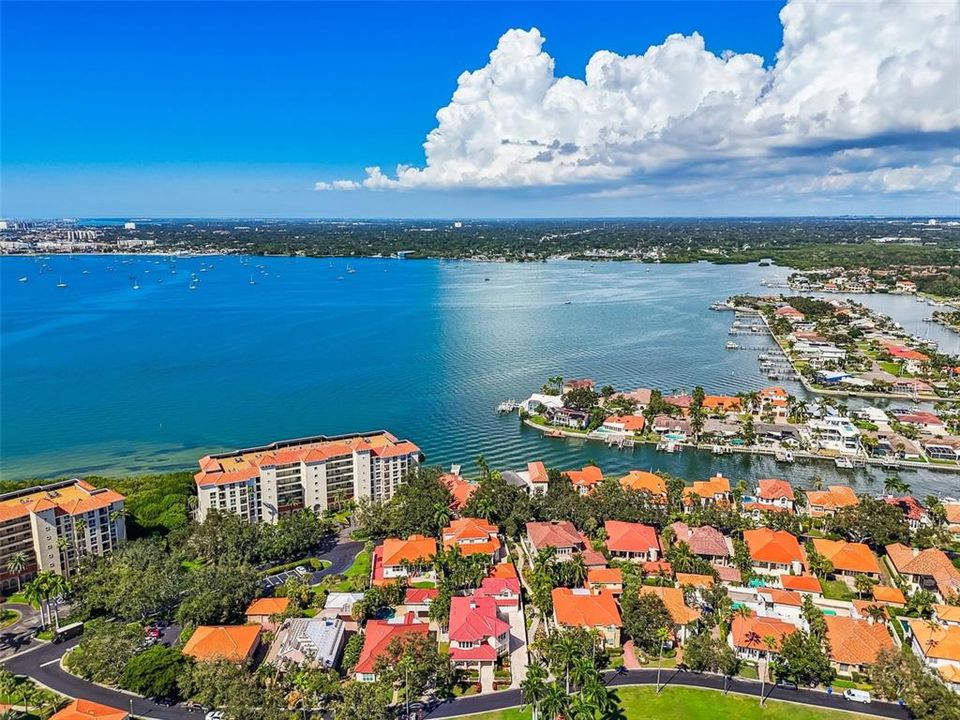 En Venta: $2,299,000 (3 camas, 3 baños, 4950 Pies cuadrados)