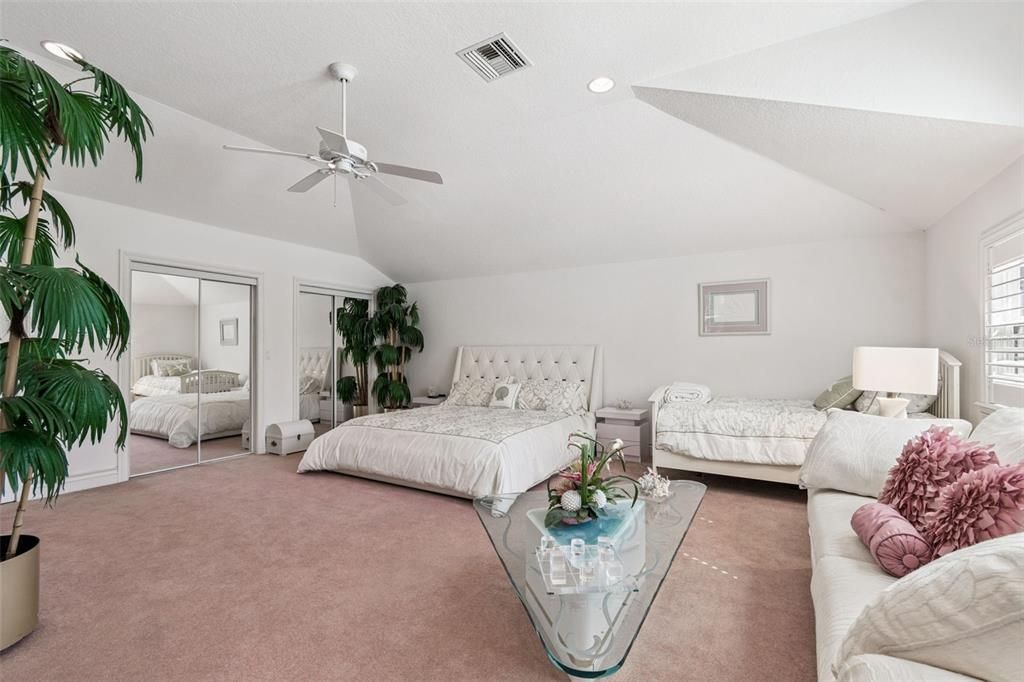 En Venta: $2,299,000 (3 camas, 3 baños, 4950 Pies cuadrados)