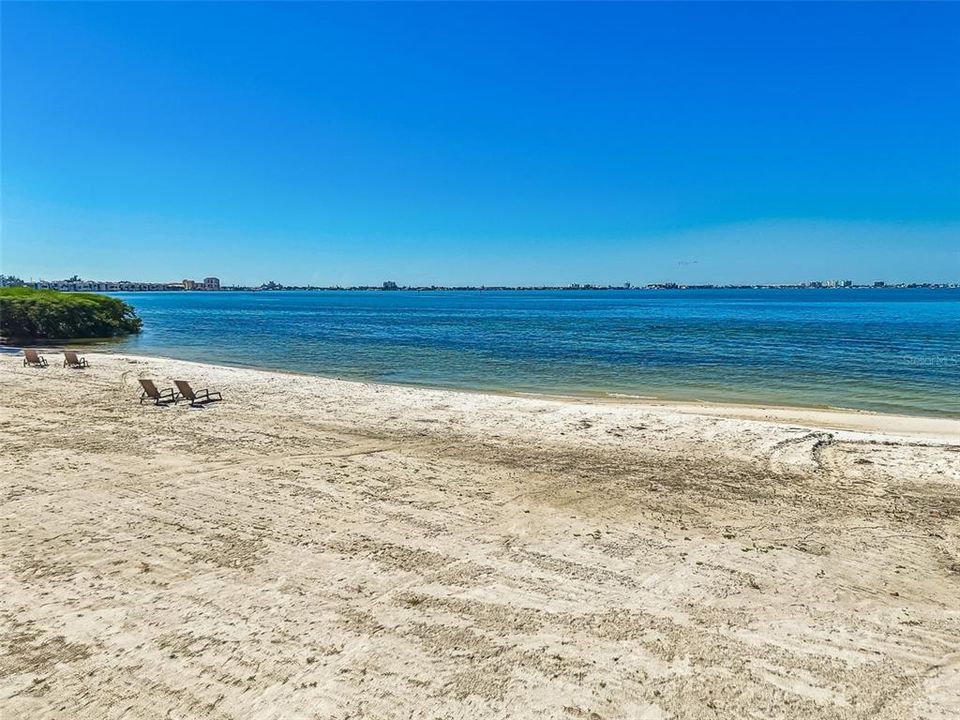 En Venta: $2,299,000 (3 camas, 3 baños, 4950 Pies cuadrados)