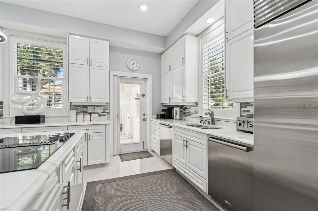 En Venta: $2,299,000 (3 camas, 3 baños, 4950 Pies cuadrados)