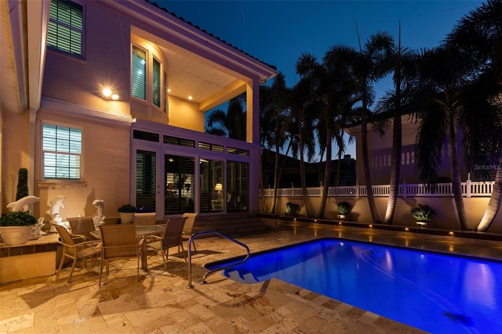 En Venta: $2,299,000 (3 camas, 3 baños, 4950 Pies cuadrados)