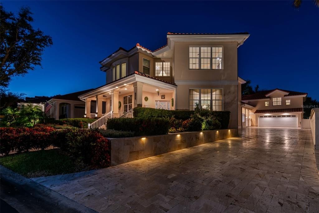 En Venta: $2,299,000 (3 camas, 3 baños, 4950 Pies cuadrados)