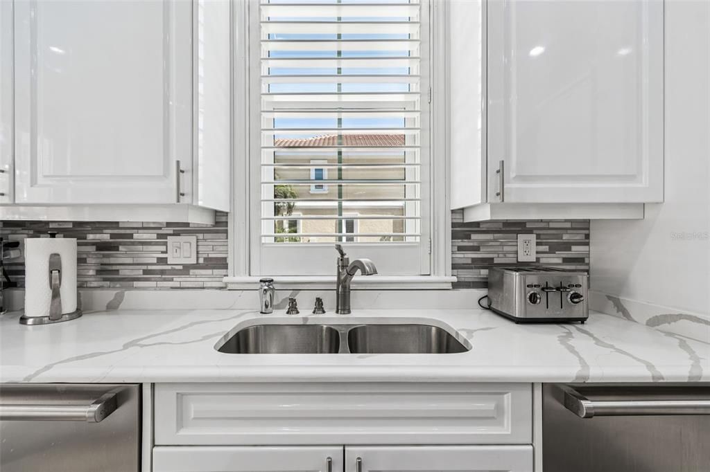 En Venta: $2,299,000 (3 camas, 3 baños, 4950 Pies cuadrados)