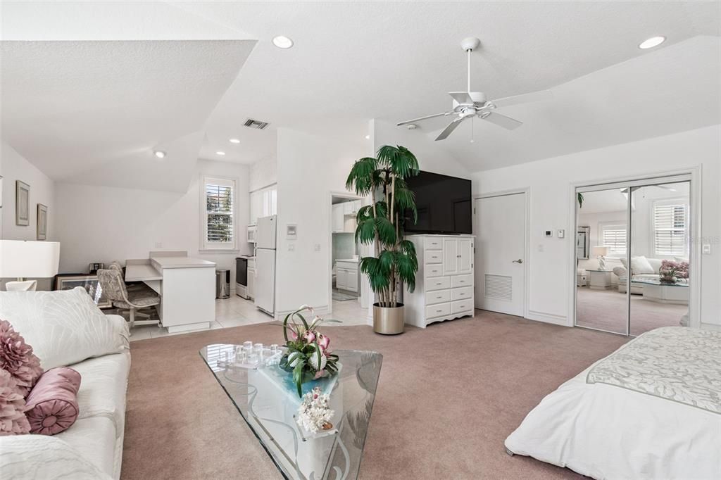 En Venta: $2,299,000 (3 camas, 3 baños, 4950 Pies cuadrados)